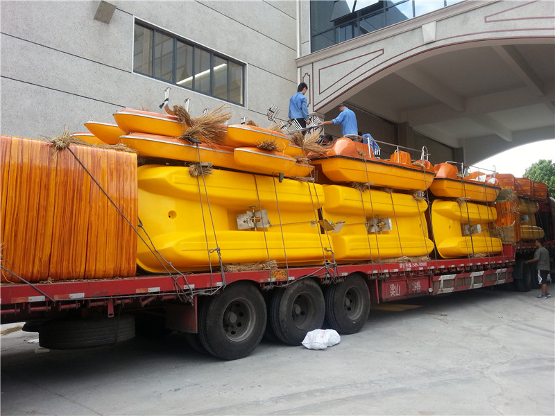 盤(pán)錦葦海濕地發(fā)船