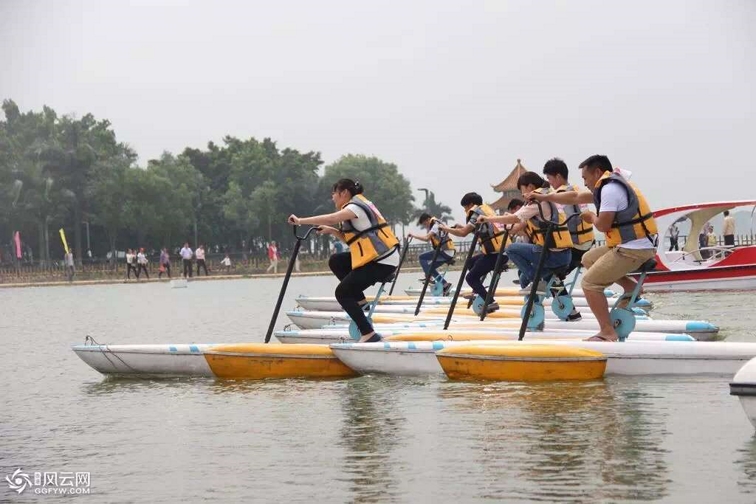 點(diǎn)擊放大 水上單人自行車