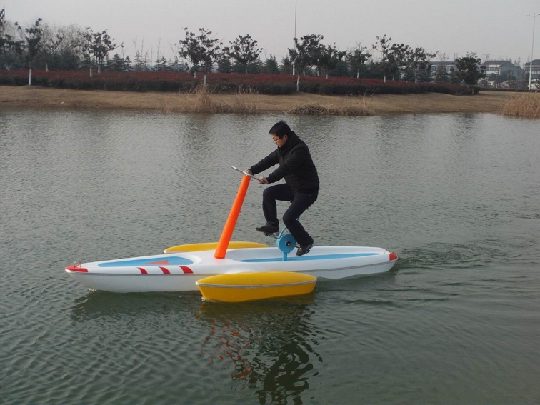 點(diǎn)擊放大 水上單人自行車
