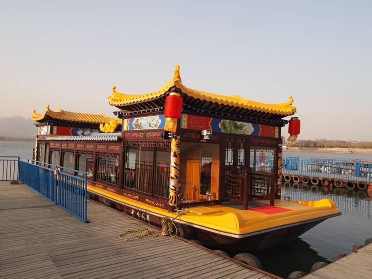 點(diǎn)擊放大 畫(huà)舫船