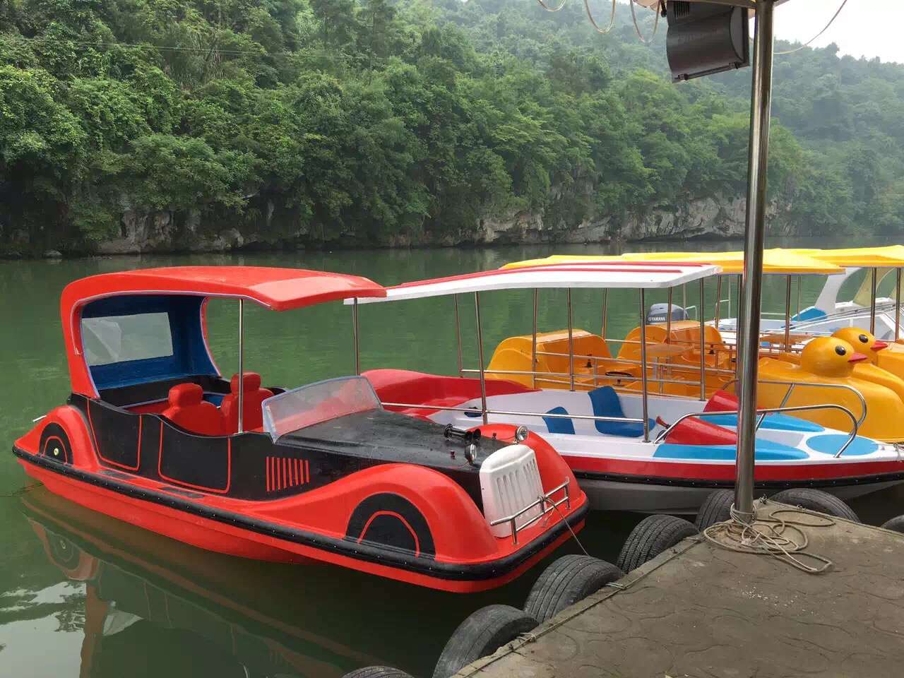 點(diǎn)擊放大 4人老爺車電動(dòng)船